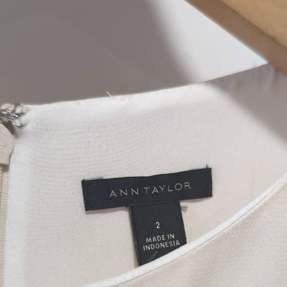 Ann Taylor Cream Long Sleeve Dress with Waist Tie Size 2